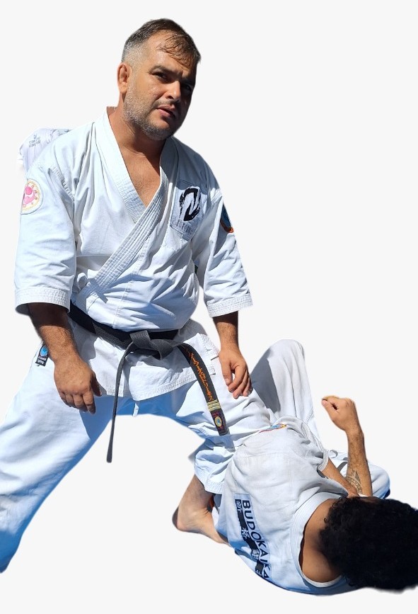 Mestre Edmárcio Rodrigues aplicando uma técnica de autodefesa do KFI